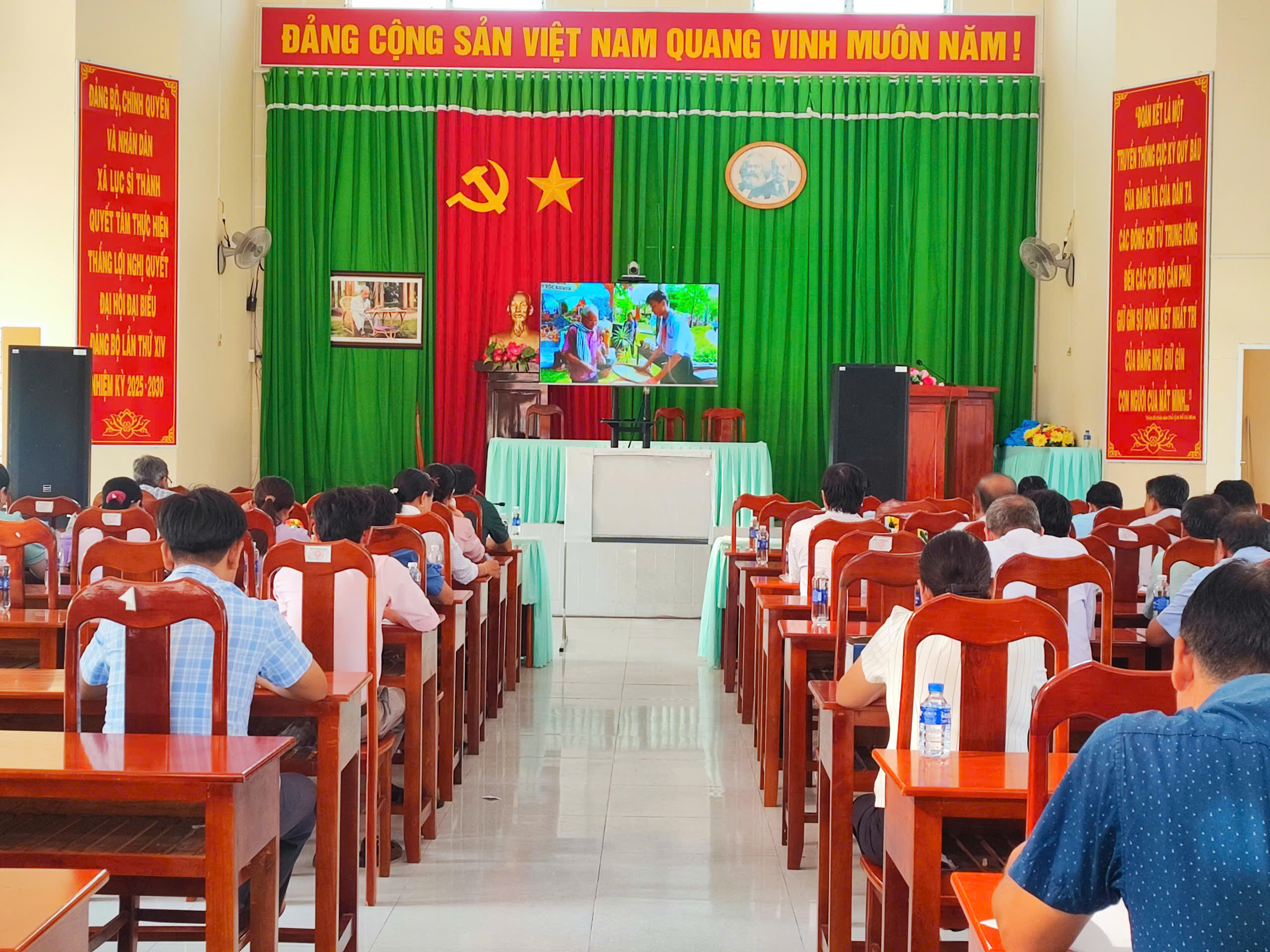 Đảng ủy xã Lục Sĩ Thành dự Hội nghị trực tuyến tổng kết thực hiện Quy chế công tác dân vận của hệ thống chính trị giai đoạn 2021–2026