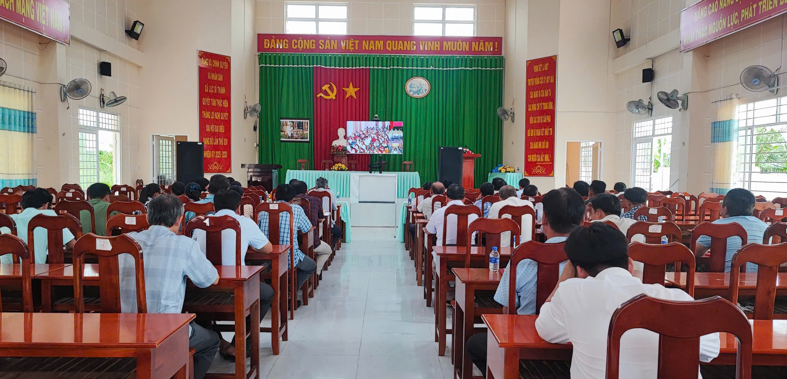 Đảng ủy xã Lục Sĩ Thành tham dự Hội nghị Ban Chấp hành Tỉnh ủy lần thứ năm (trực tuyến)