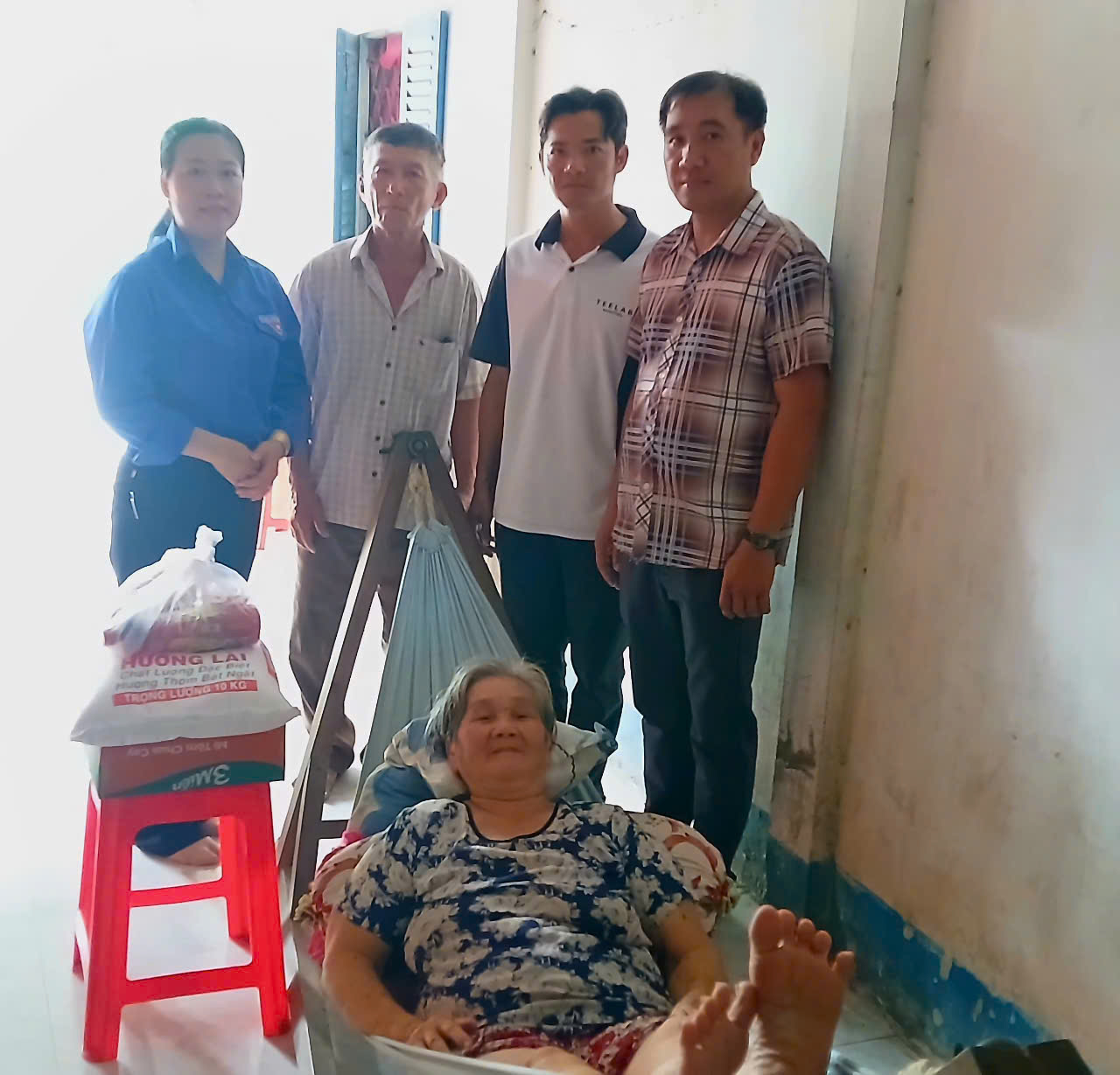 Xã Đoàn Lục Sĩ thành thăm, tặng quà gia đình chính sách nhân Ngày thương binh - liệt sĩ