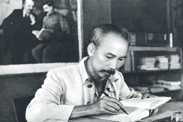 Vững bước dưới ánh sáng tư tưởng Hồ Chí Minh