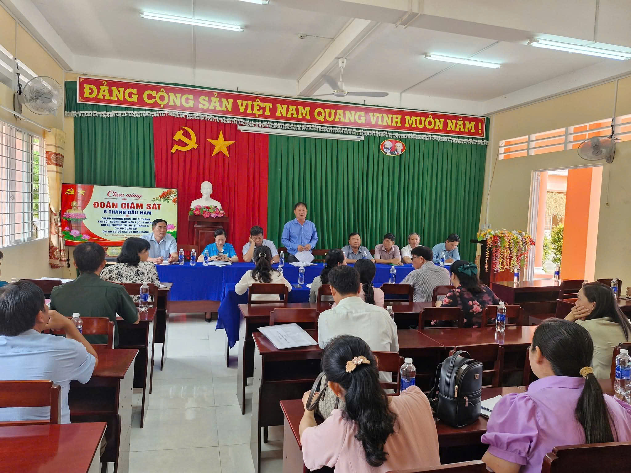 Đảng ủy xã Lục Sĩ Thành giám sát việc thực hiện nghị quyết và công tác xây dựng Đảng 6 tháng đầu năm 2026