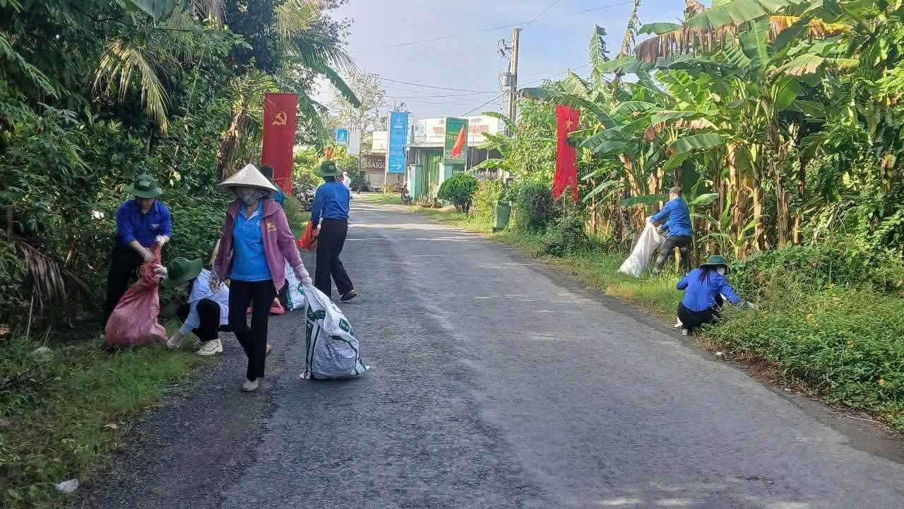 Lục Sĩ Thành chung tay xây dựng tuyến đường xanh - sạch - đẹp chào mừng Đại hội
