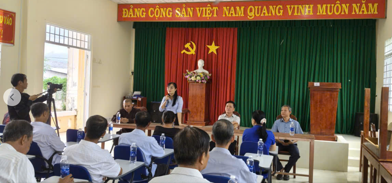 Xã Lục Sĩ thành bàn giao công trình “tuyến đường năng lượng mặt trời”
