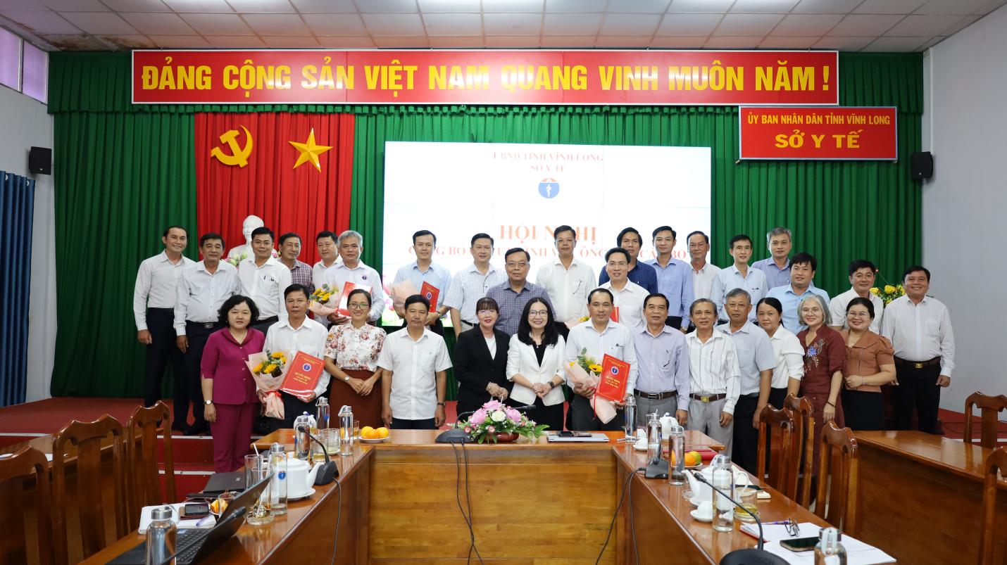 Hội nghị công bố và trao các quyết định về công tác cán bộ đối với các đơn vị trực thuộc.