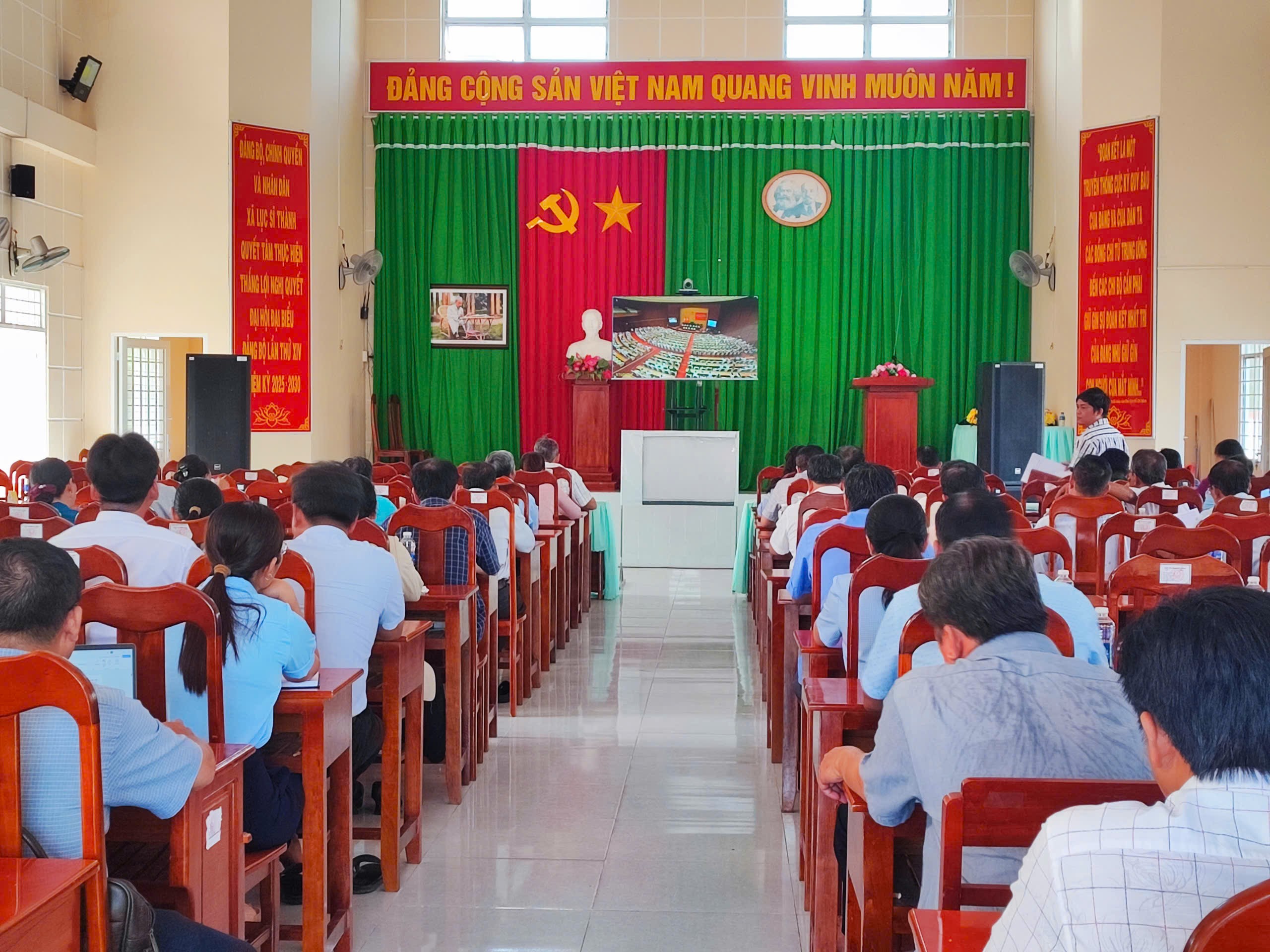 Đảng ủy xã Lục Sĩ Thành tổ chức Hội nghị trực tuyến quán triệt Nghị quyết số 10-NQ/TW của Bộ Chính trị