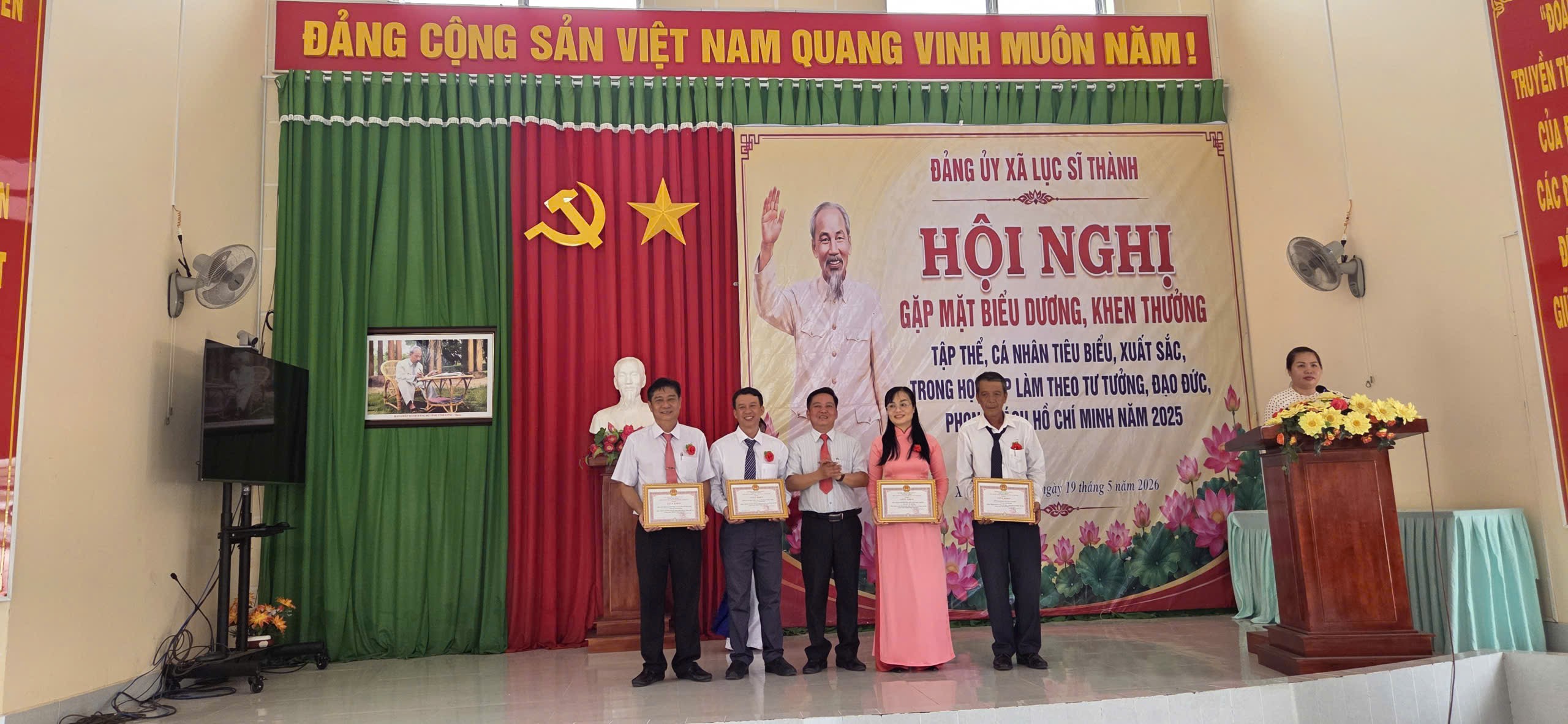 Xã Lục Sĩ Thành biểu dương tập thể, cá nhân tiêu biểu trong học tập và làm theo Bác