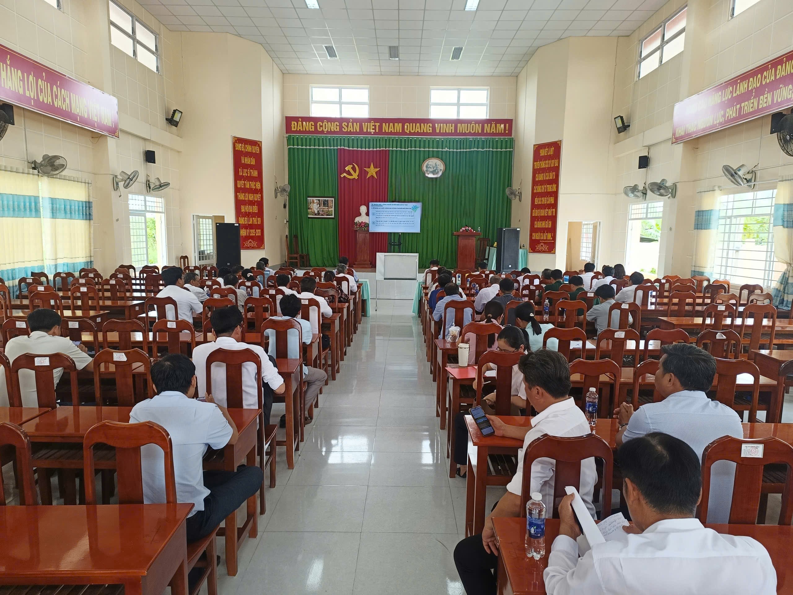 Đảng ủy xã Lục Sĩ Thành tham dự Hội nghị sơ kết 01 năm 06 tháng thực hiện Nghị quyết số 57-NQ/TW của Bộ Chính trị