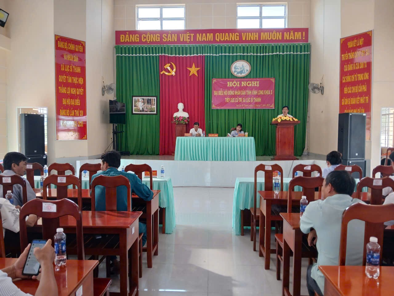 Đại biểu hội đồng nhân dân tỉnh Vĩnh Long tiếp xúc cử tri xã Lục Sĩ Thành