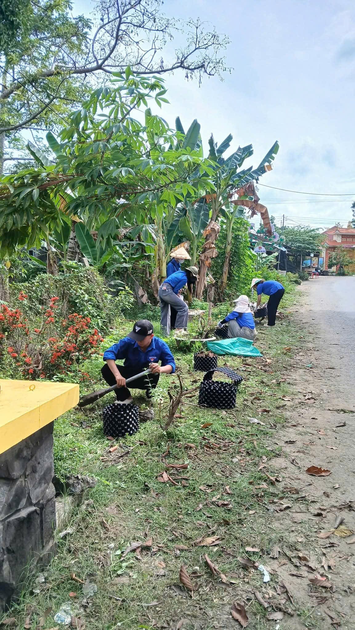 Tuổi trẻ xã Lục Sĩ Thành ra quân “Ngày Chủ nhật xanh” năm 2026