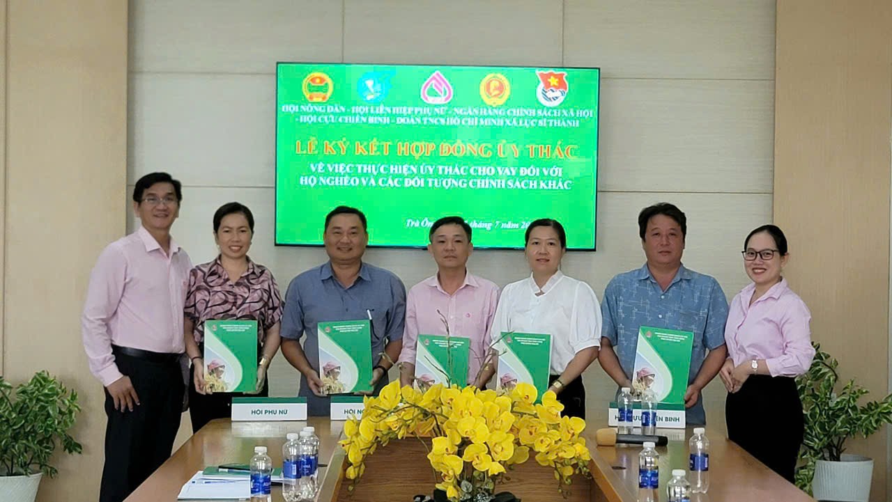 Phòng giao dịch Ngân hàng Chính sách xã hội Trà Ôn thực hiện ký Hợp đồng ủy thác với các tổ chức chính trị - xã hội về thực hiện ủy thác cho vay hộ nghèo và các đối tượng chính sách khác